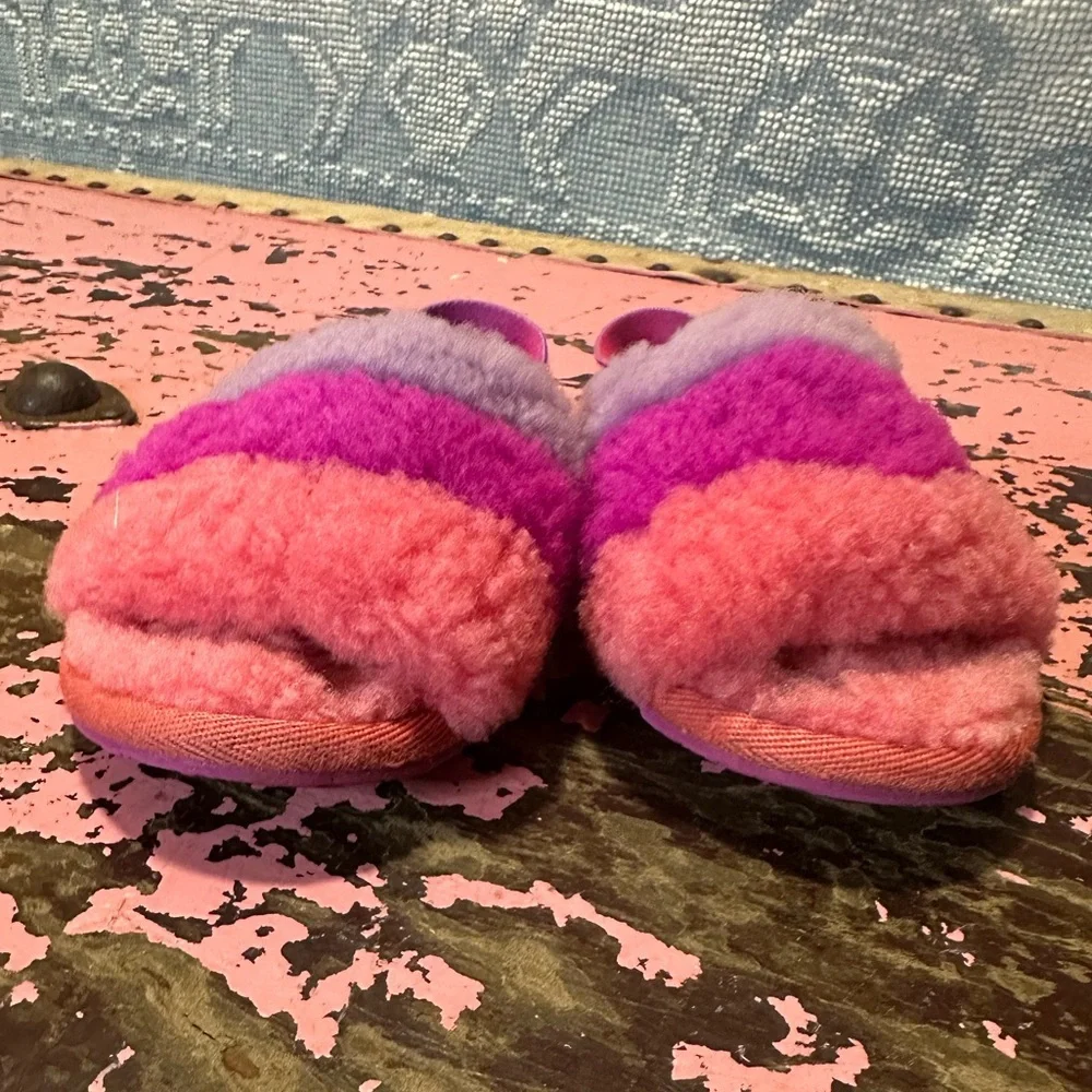 UGG Toddler Girls Rainbow slippers sz 6